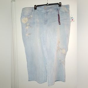Gloria Vanderbilt Stretch Denim Capris.   Size 20.